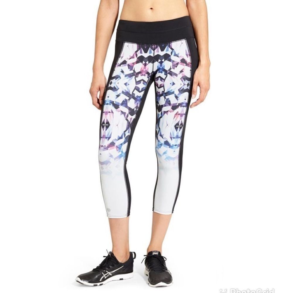 Athleta Disco Geo Sonar Capri leggings